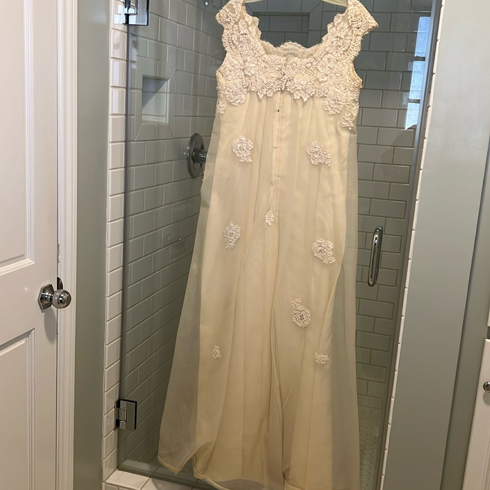Elegant Cream Lace Vintages Wedding Dress